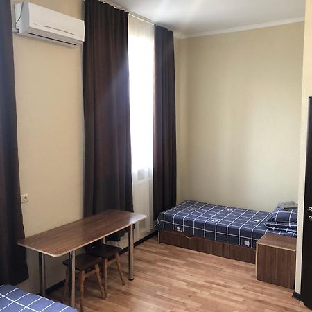 Monada Hotel & Hostel Ужгород Екстер'єр фото