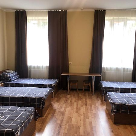 Monada Hotel & Hostel Ужгород Екстер'єр фото