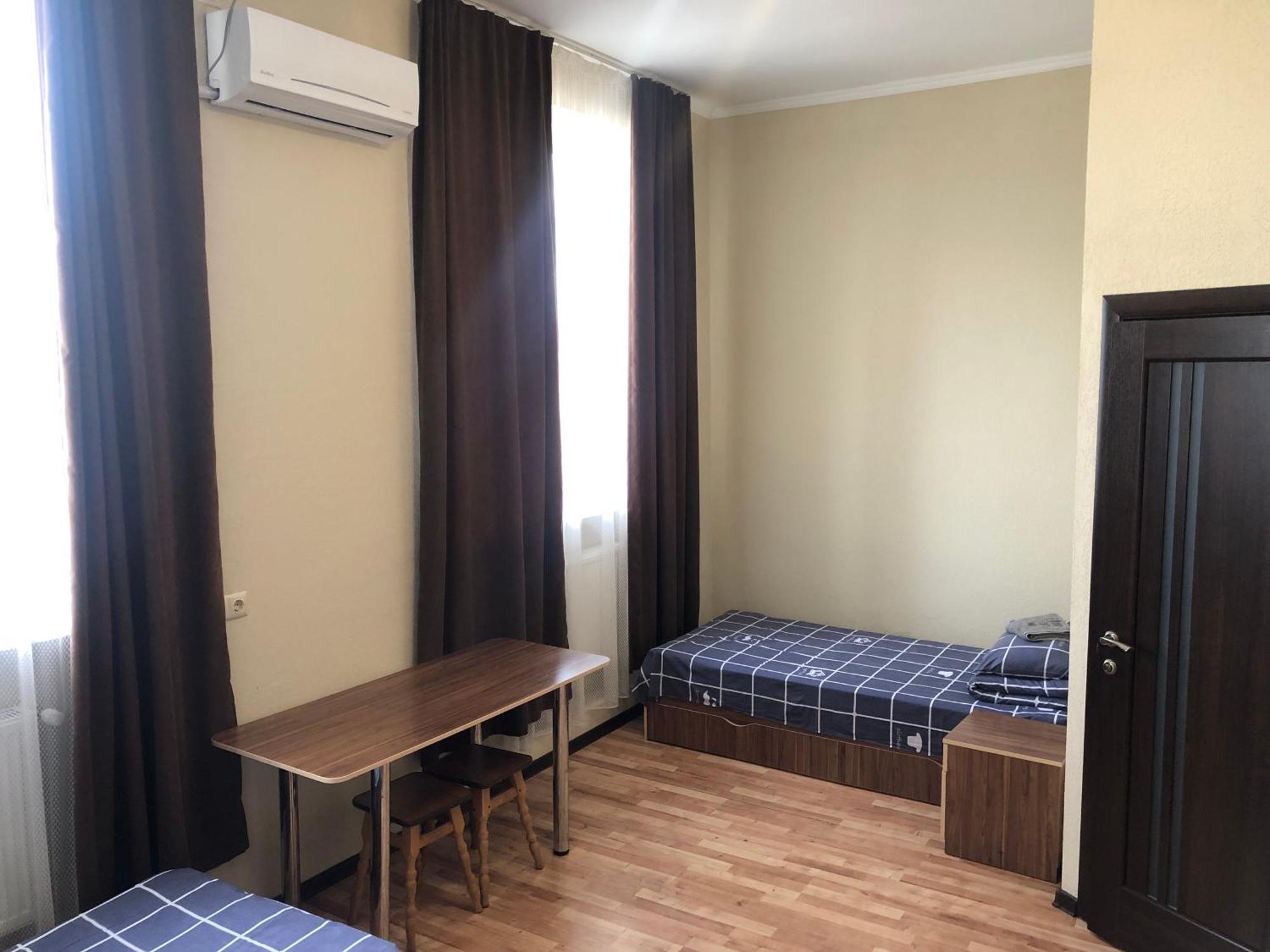 Monada Hotel & Hostel Ужгород Екстер'єр фото