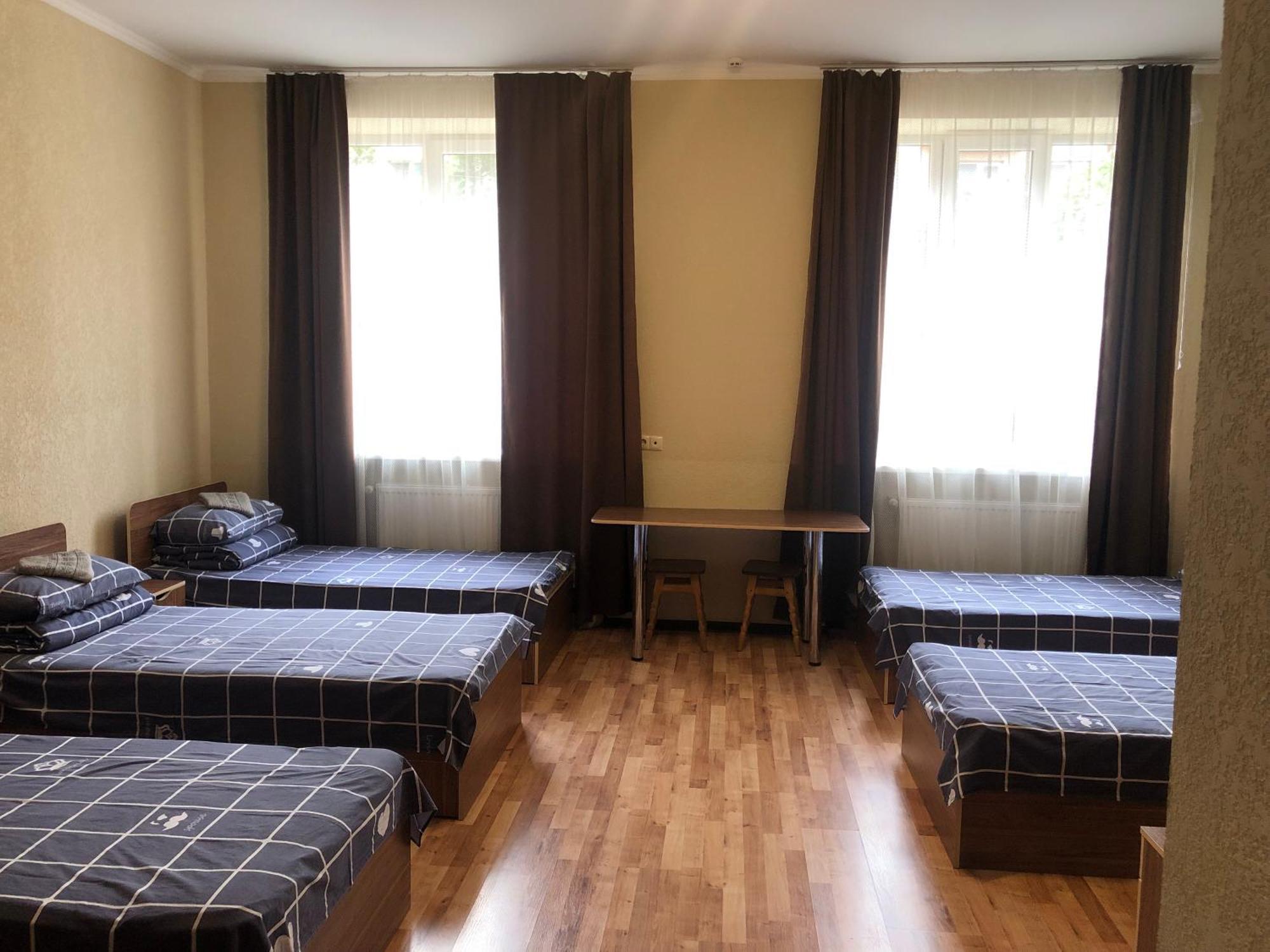 Monada Hotel & Hostel Ужгород Екстер'єр фото