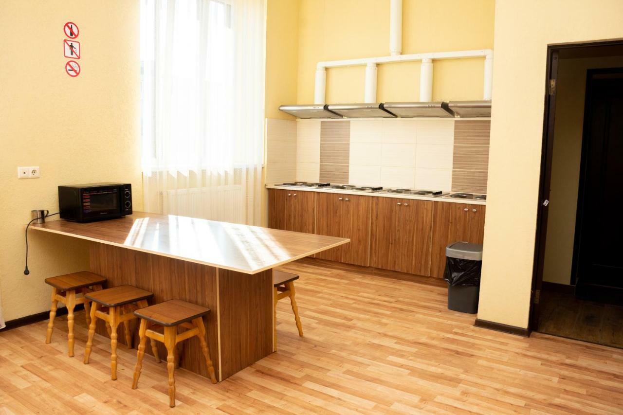 Monada Hotel & Hostel Ужгород Екстер'єр фото