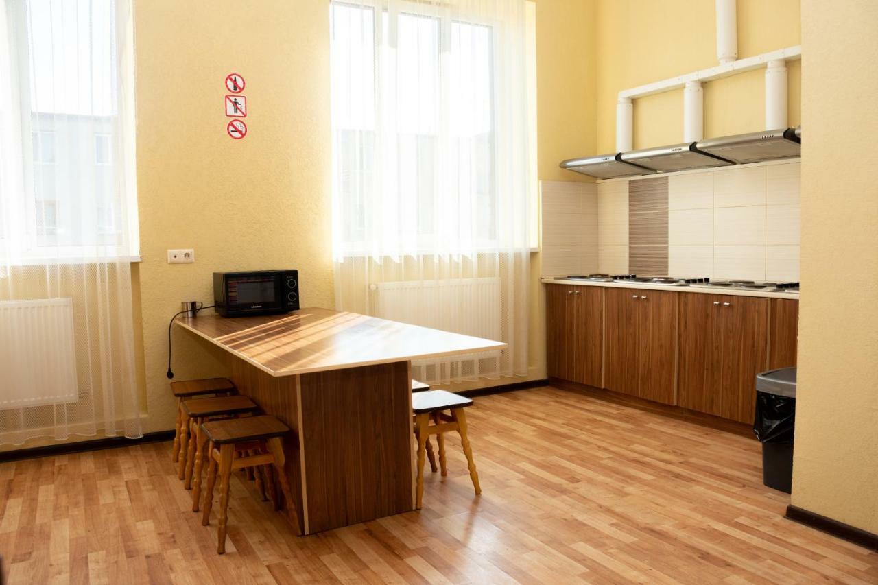 Monada Hotel & Hostel Ужгород Екстер'єр фото