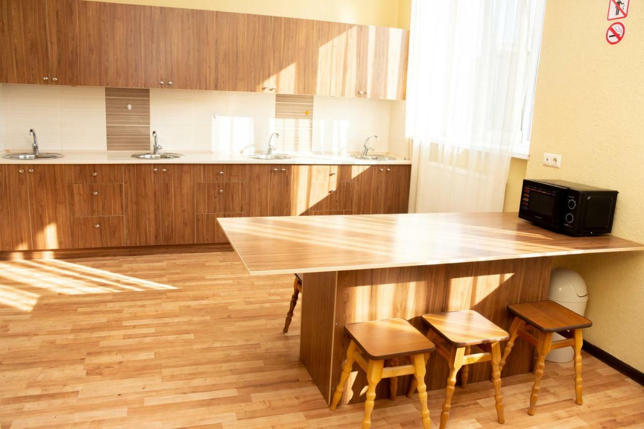 Monada Hotel & Hostel Ужгород Екстер'єр фото
