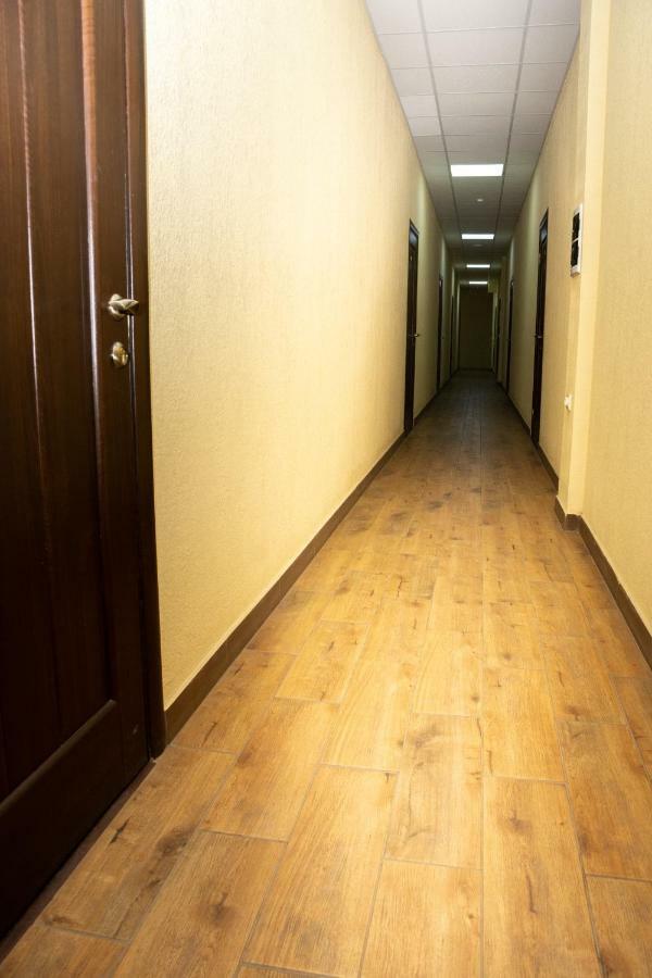 Monada Hotel & Hostel Ужгород Екстер'єр фото