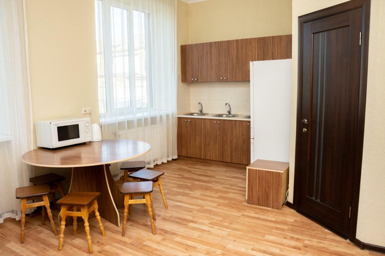 Monada Hotel & Hostel Ужгород Екстер'єр фото
