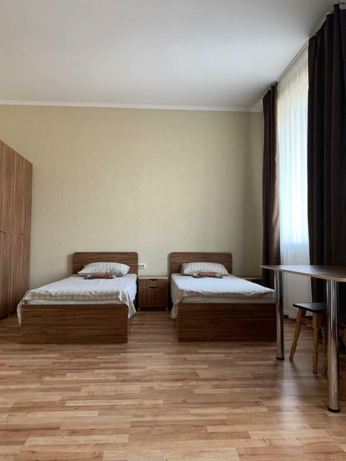 Monada Hotel & Hostel Ужгород Екстер'єр фото