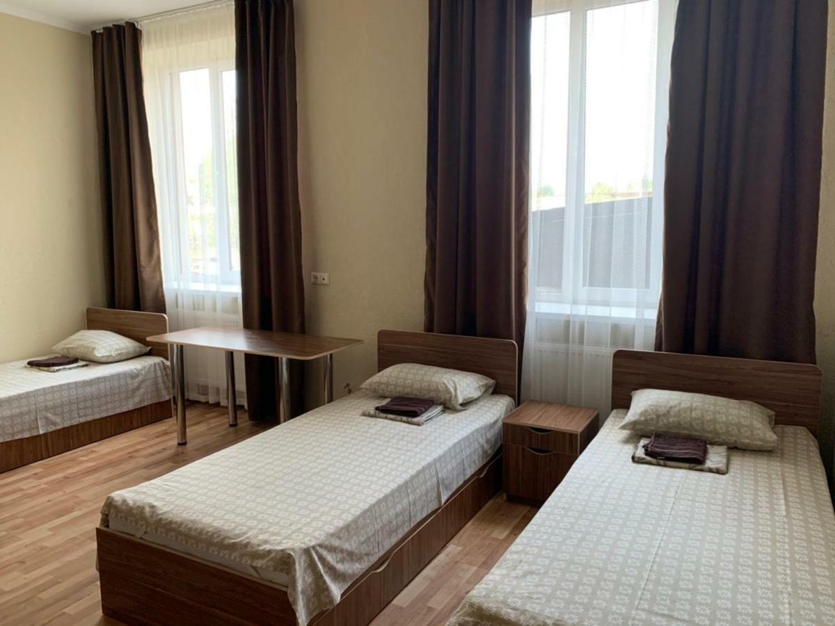Monada Hotel & Hostel Ужгород Екстер'єр фото